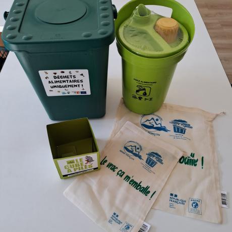 Kit bioseau, seau à huiles, sacs vrac, cube à piles SMICTOM