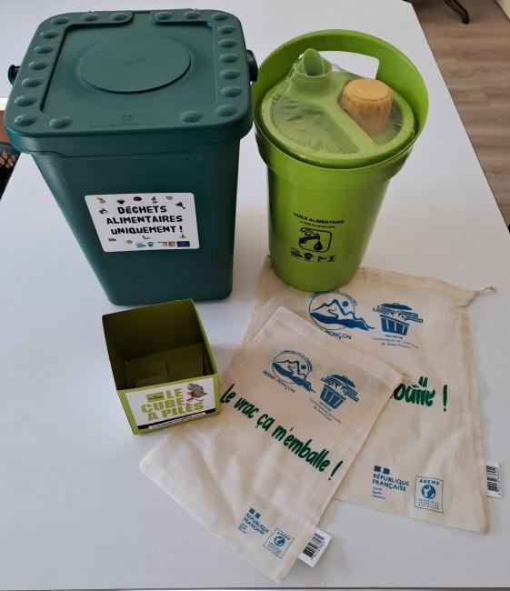 Kit bioseau, seau à huiles, sacs vrac, cube à piles SMICTOM